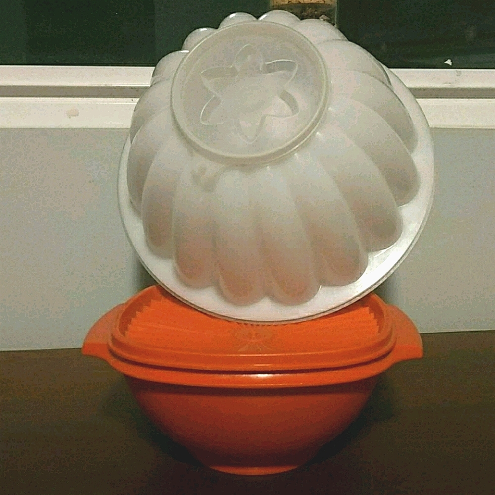 Set of 2 Vintage Tupperware Bowl and Jell-O Mold